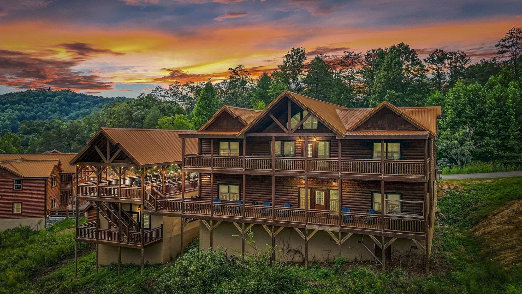 Smokey'S Paradise By Avantstay Sleeps 22 Pool Sevierville Esterno foto